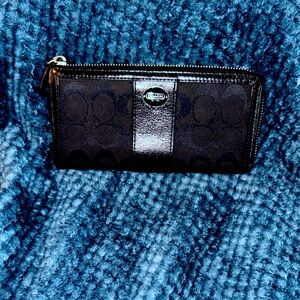 Authentic Coach wallet, excellent condition!
